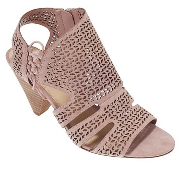 Vince Camuto Shoes - NWT Vince Camuto Leather Sandal Size 9M